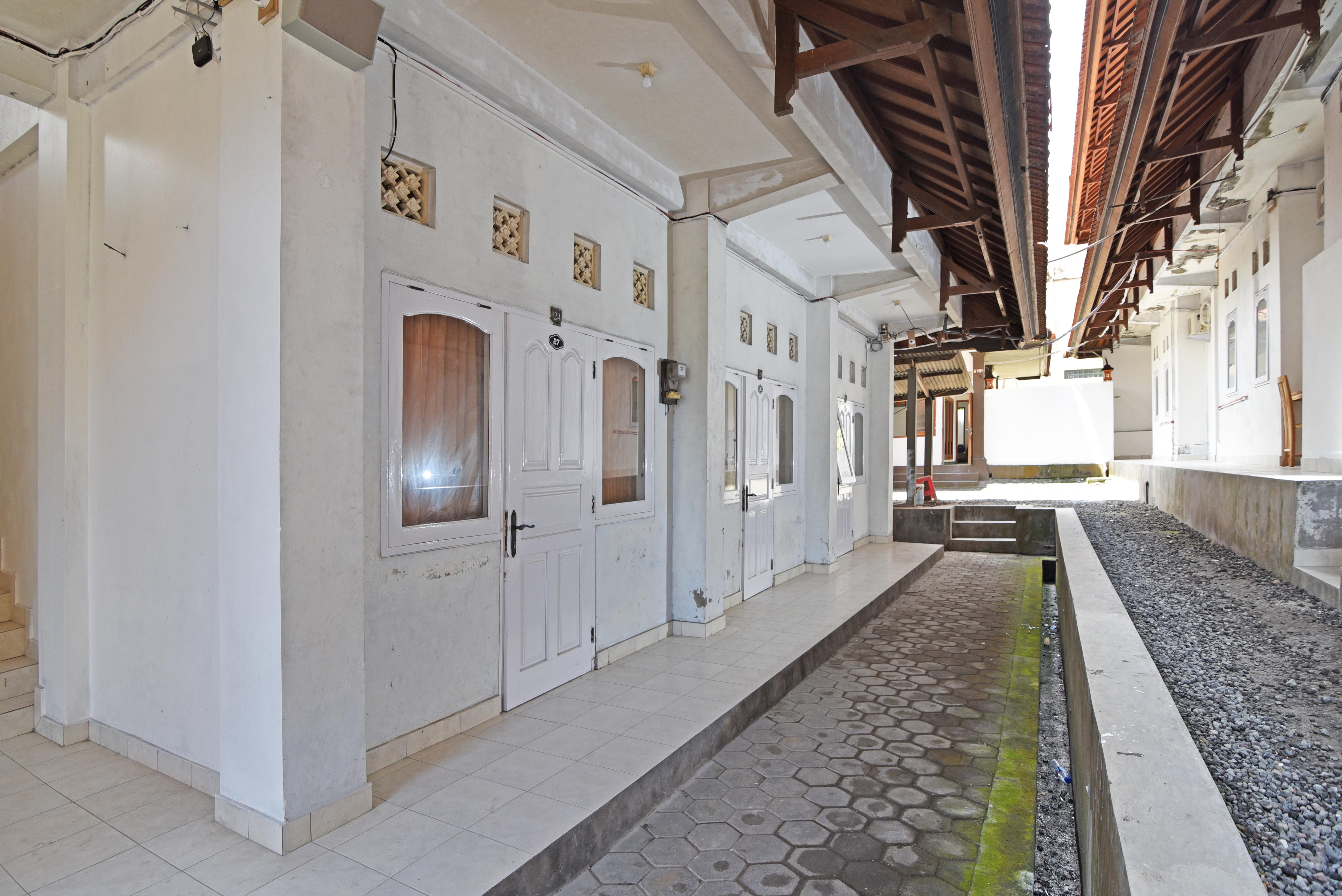 Reddoorz @ Jalan Gatot Subroto Denpasar Hotel Exterior photo